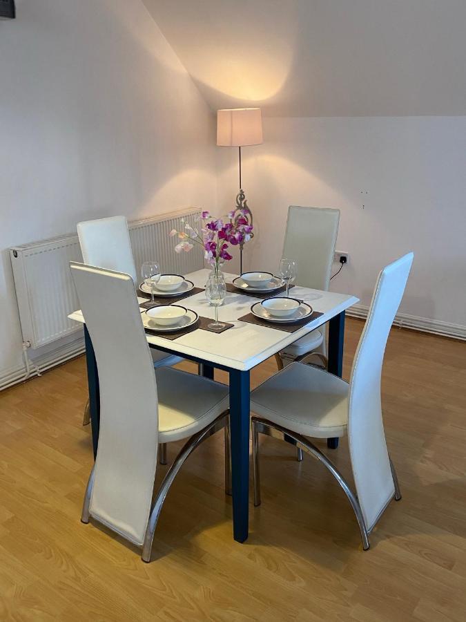 Modern Spacious Flat In Ipswich - Sleeps 6 - Parking Freston Bagian luar foto